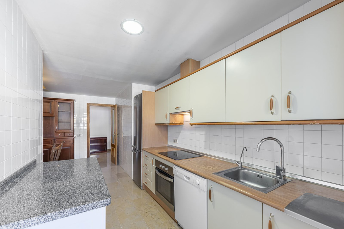 3 Bed Apartment for sale in San Pedro De Alcántara Costa Del Sol, Málaga, Spain