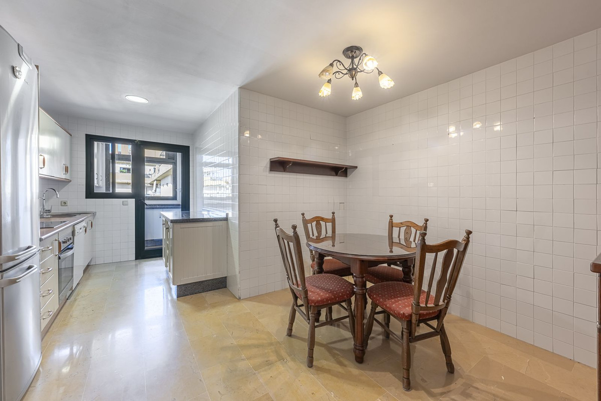3 Bed Apartment for sale in San Pedro De Alcántara Costa Del Sol, Málaga, Spain