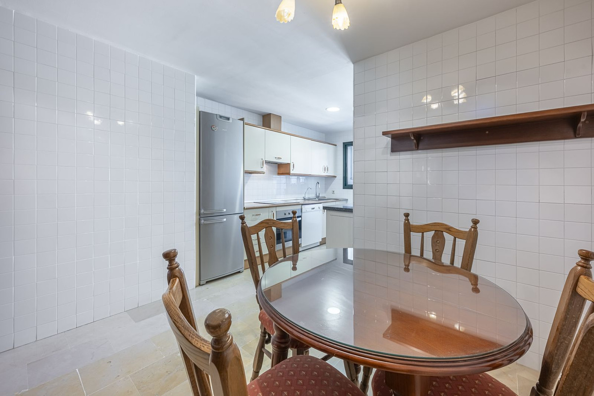 3 Bed Apartment for sale in San Pedro De Alcántara Costa Del Sol, Málaga, Spain
