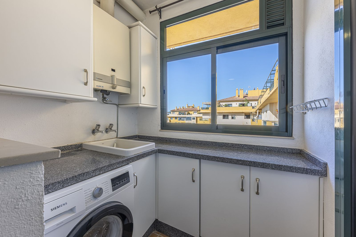 3 Bed Apartment for sale in San Pedro De Alcántara Costa Del Sol, Málaga, Spain