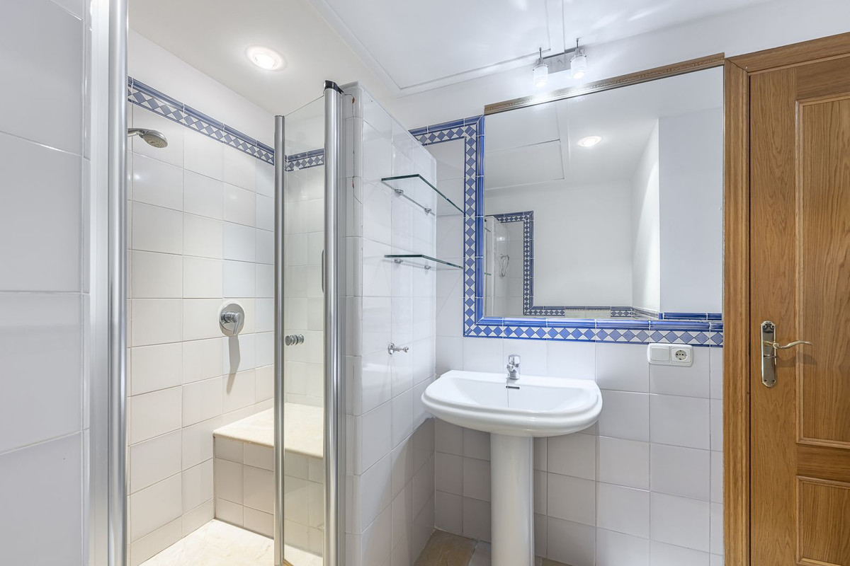 3 Bed Apartment for sale in San Pedro De Alcántara Costa Del Sol, Málaga, Spain