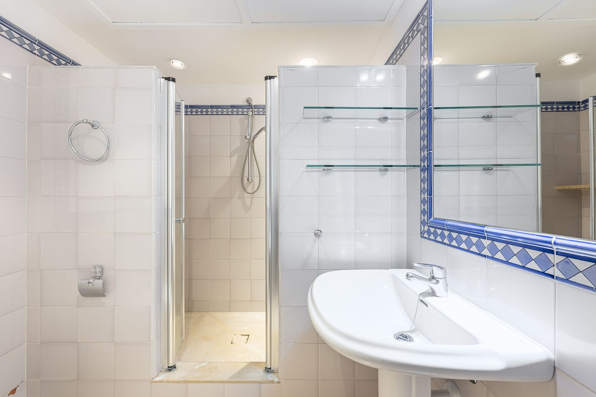 3 Bed Apartment for sale in San Pedro De Alcántara Costa Del Sol, Málaga, Spain