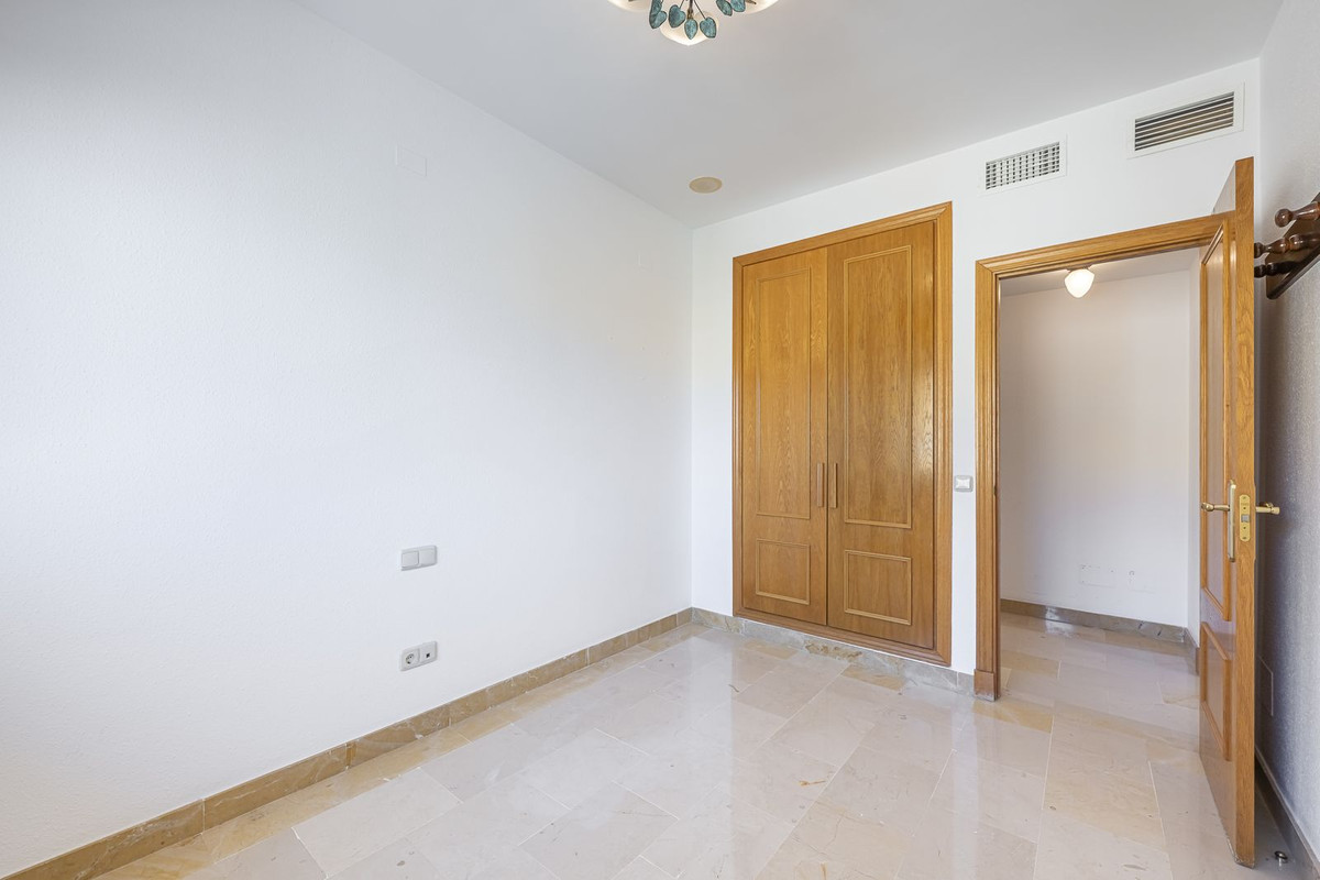 3 Bed Apartment for sale in San Pedro De Alcántara Costa Del Sol, Málaga, Spain