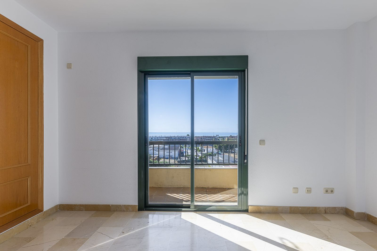 3 Bed Apartment for sale in San Pedro De Alcántara Costa Del Sol, Málaga, Spain