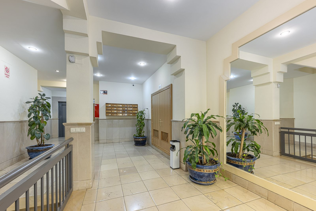 3 Bed Apartment for sale in San Pedro De Alcántara Costa Del Sol, Málaga, Spain