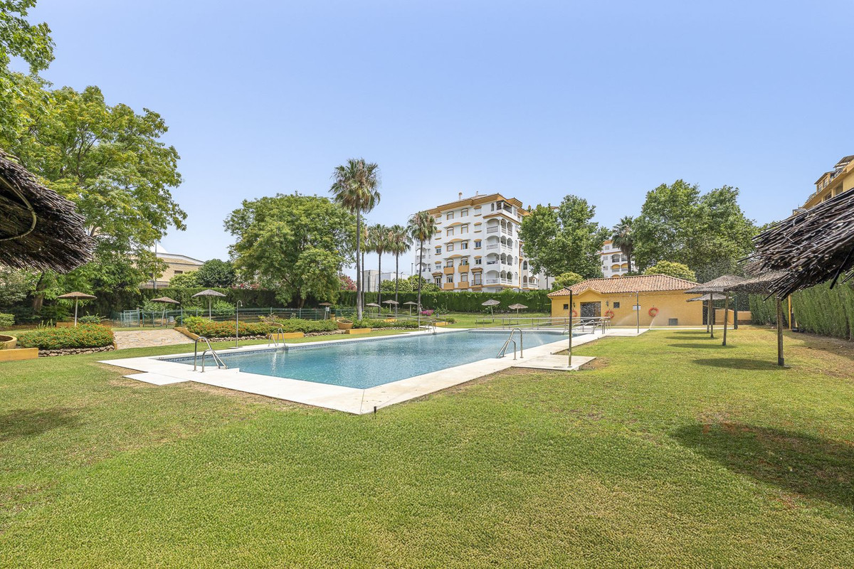 3 Bed Apartment for sale in San Pedro De Alcántara Costa Del Sol, Málaga, Spain