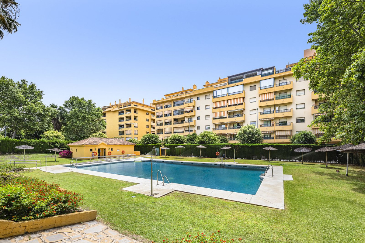 3 Bed Apartment for sale in San Pedro De Alcántara Costa Del Sol, Málaga, Spain