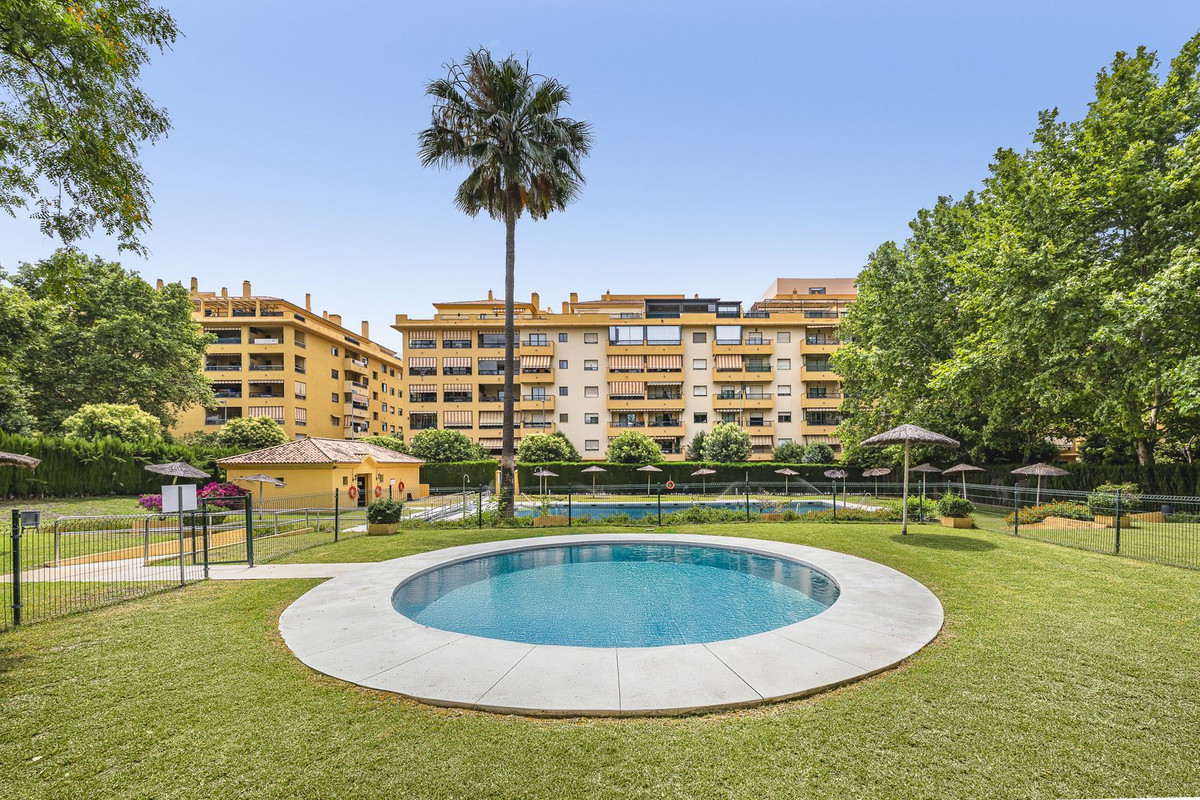3 Bed Apartment for sale in San Pedro De Alcántara Costa Del Sol, Málaga, Spain