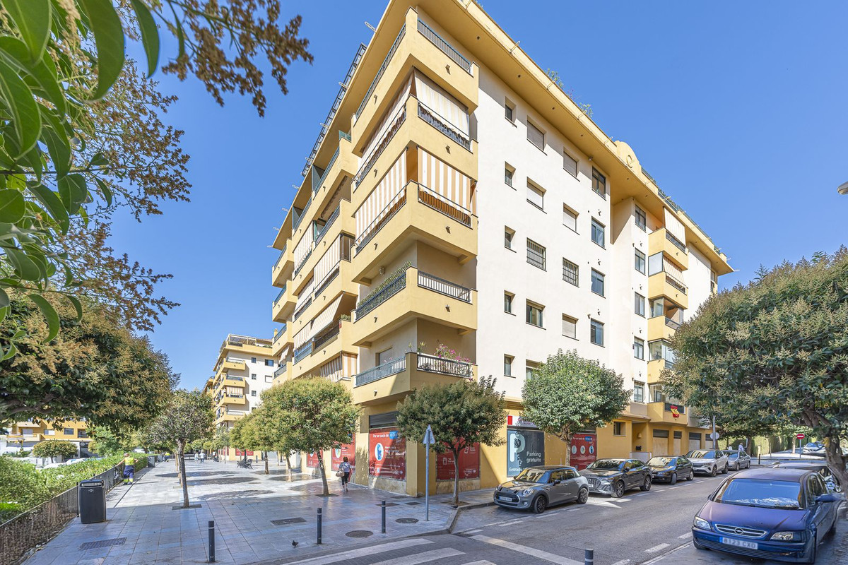 3 Bed Apartment for sale in San Pedro De Alcántara Costa Del Sol, Málaga, Spain