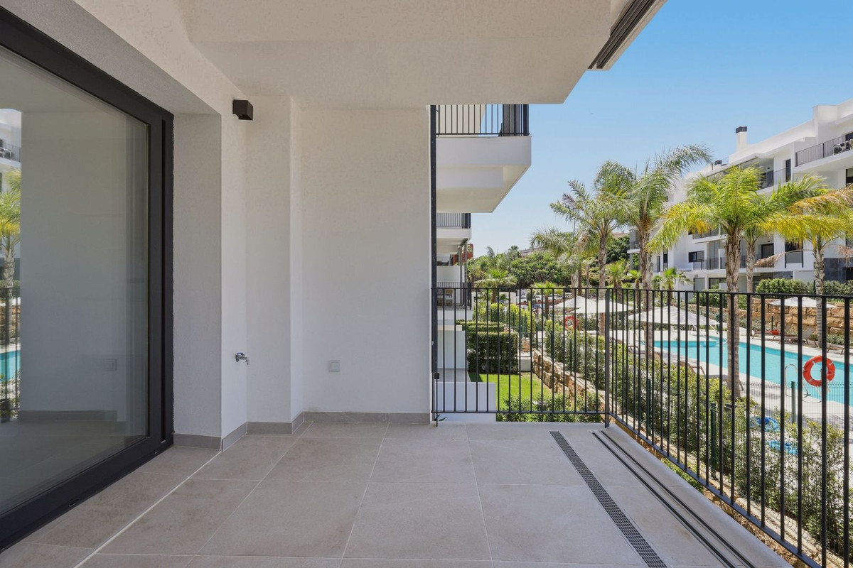 3 Bed Apartment for sale in Estepona Costa Del Sol, Málaga, Spain
