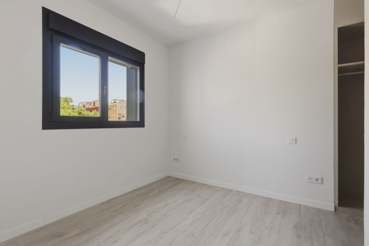 3 Bed Apartment for sale in Estepona Costa Del Sol, Málaga, Spain
