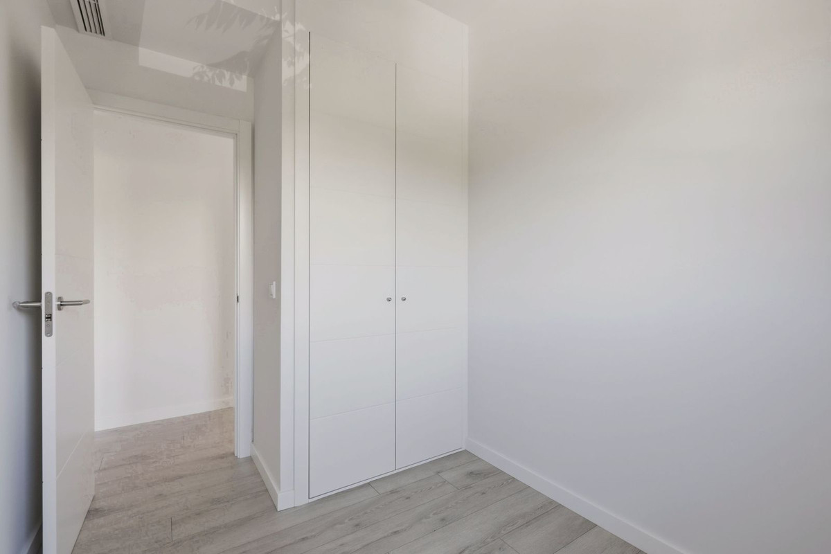 3 Bed Apartment for sale in Estepona Costa Del Sol, Málaga, Spain