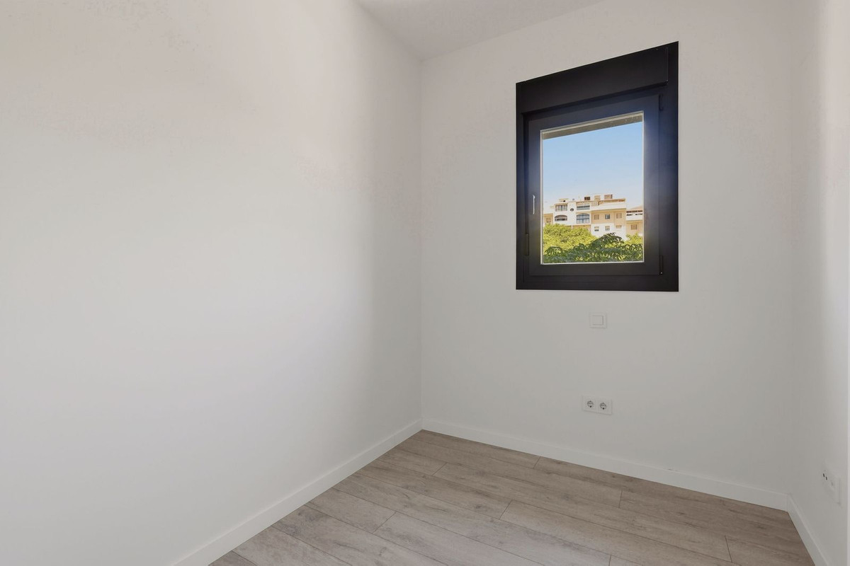 3 Bed Apartment for sale in Estepona Costa Del Sol, Málaga, Spain