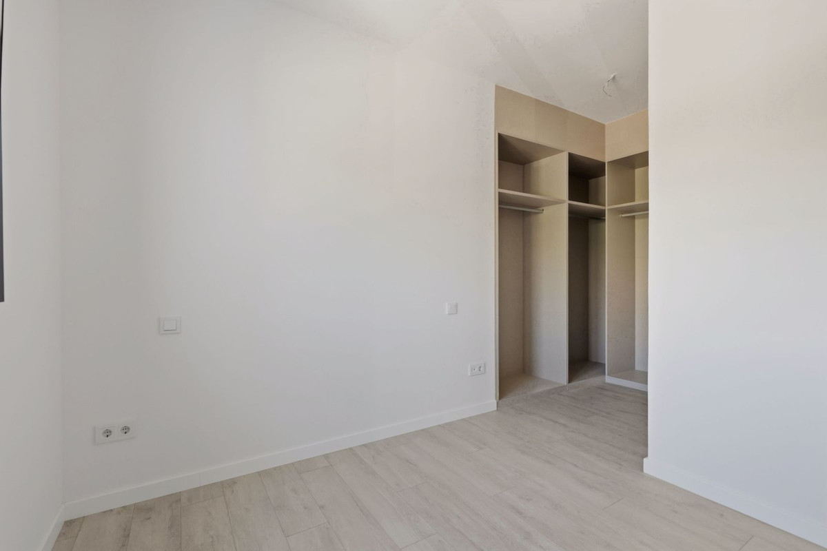 3 Bed Apartment for sale in Estepona Costa Del Sol, Málaga, Spain