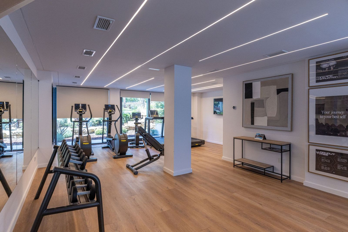 3 Bed Apartment for sale in Estepona Costa Del Sol, Málaga, Spain