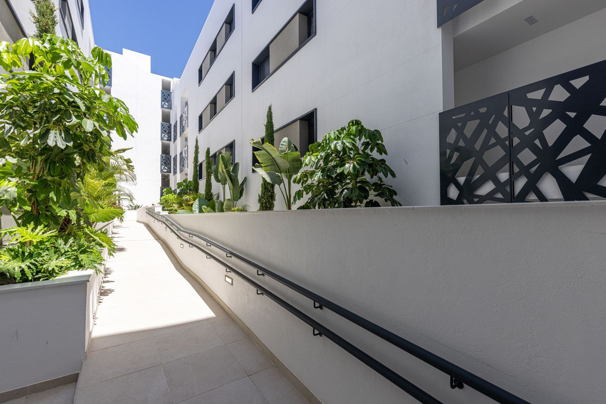 3 Bed Apartment for sale in Estepona Costa Del Sol, Málaga, Spain