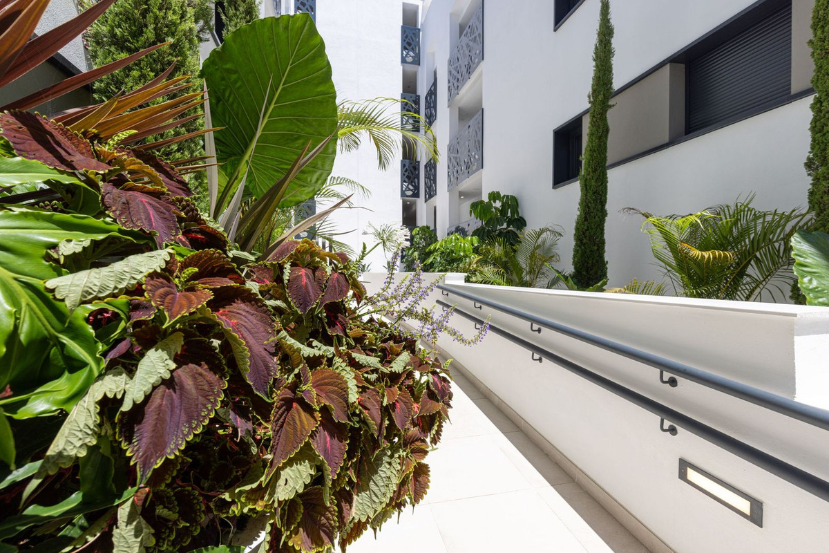 3 Bed Apartment for sale in Estepona Costa Del Sol, Málaga, Spain