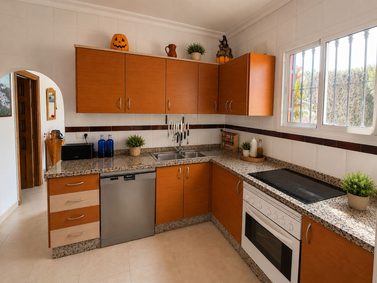 2 Bed Townhouse for sale in Manilva Costa Del Sol, Málaga, Spain