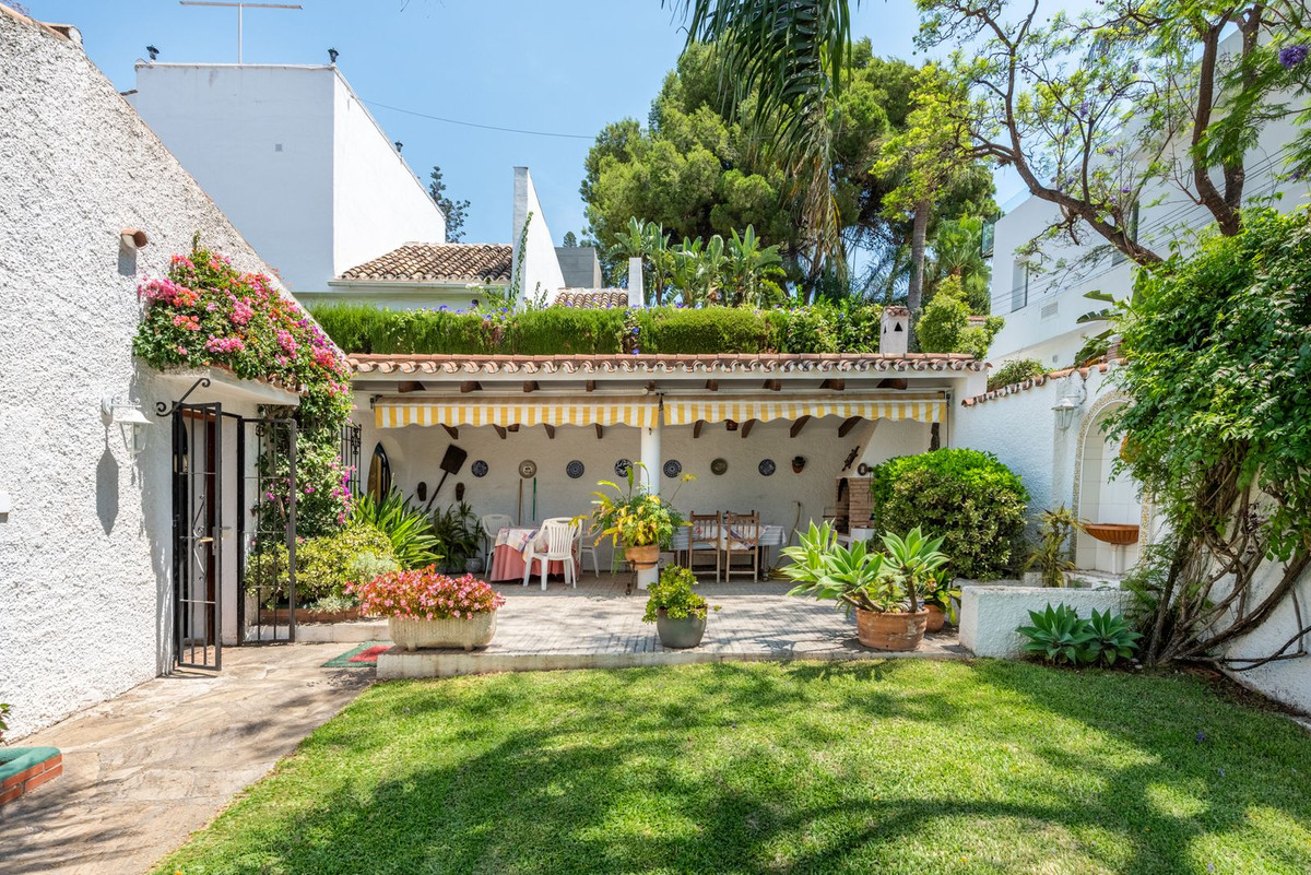 3 Bed Townhouse for sale in Nueva Andalucía Costa Del Sol, Málaga, Spain