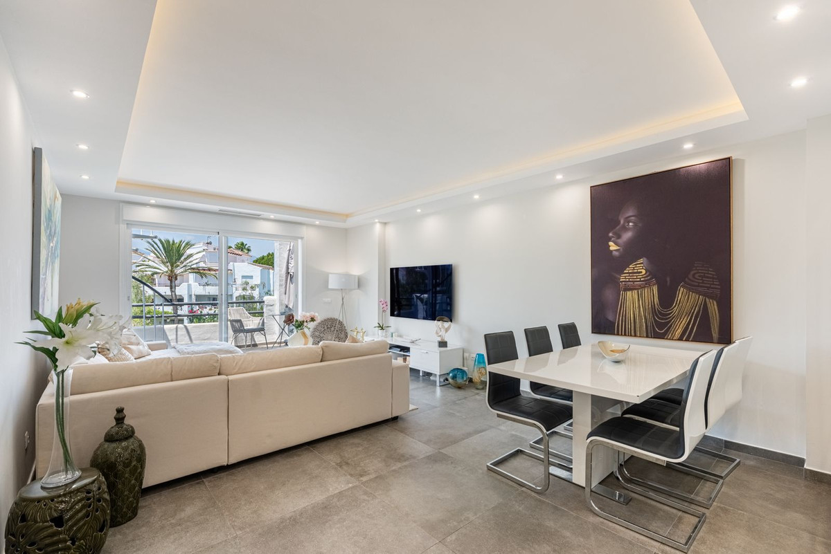 2 Bed Apartment for sale in Estepona Costa Del Sol, Málaga, Spain