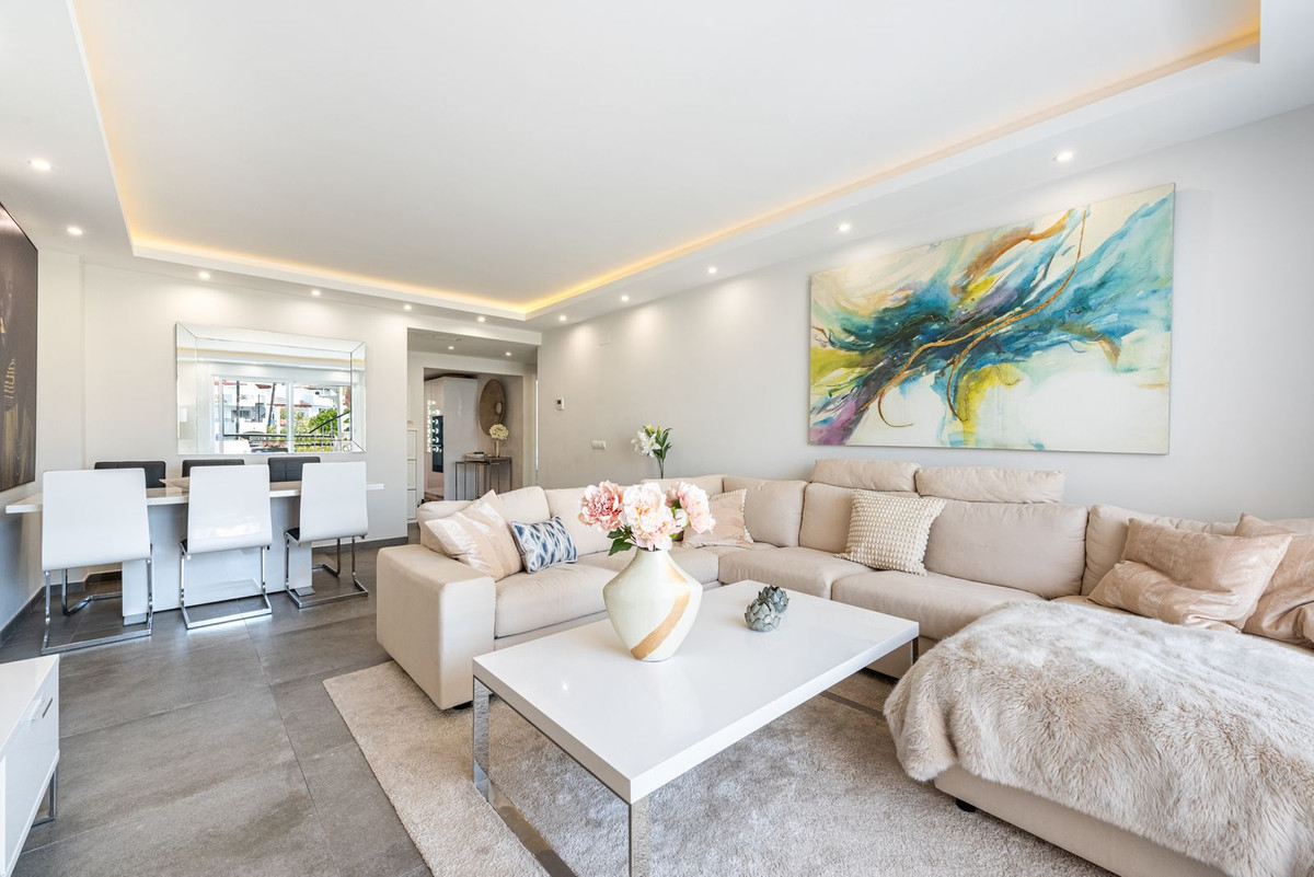 2 Bed Apartment for sale in Estepona Costa Del Sol, Málaga, Spain