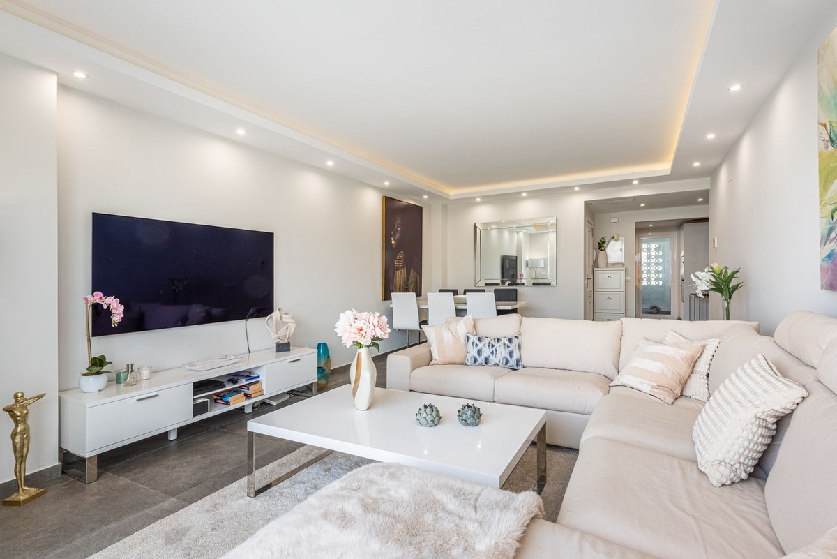2 Bed Apartment for sale in Estepona Costa Del Sol, Málaga, Spain