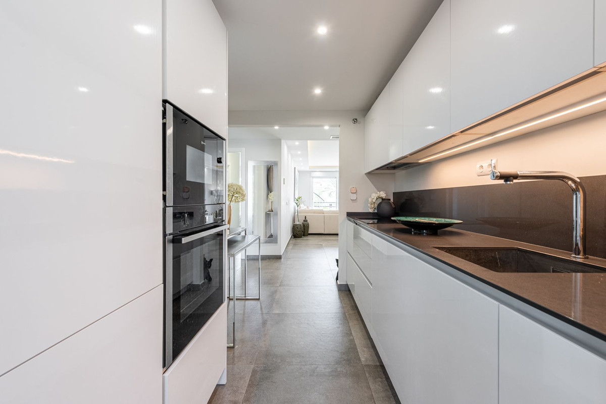 2 Bed Apartment for sale in Estepona Costa Del Sol, Málaga, Spain