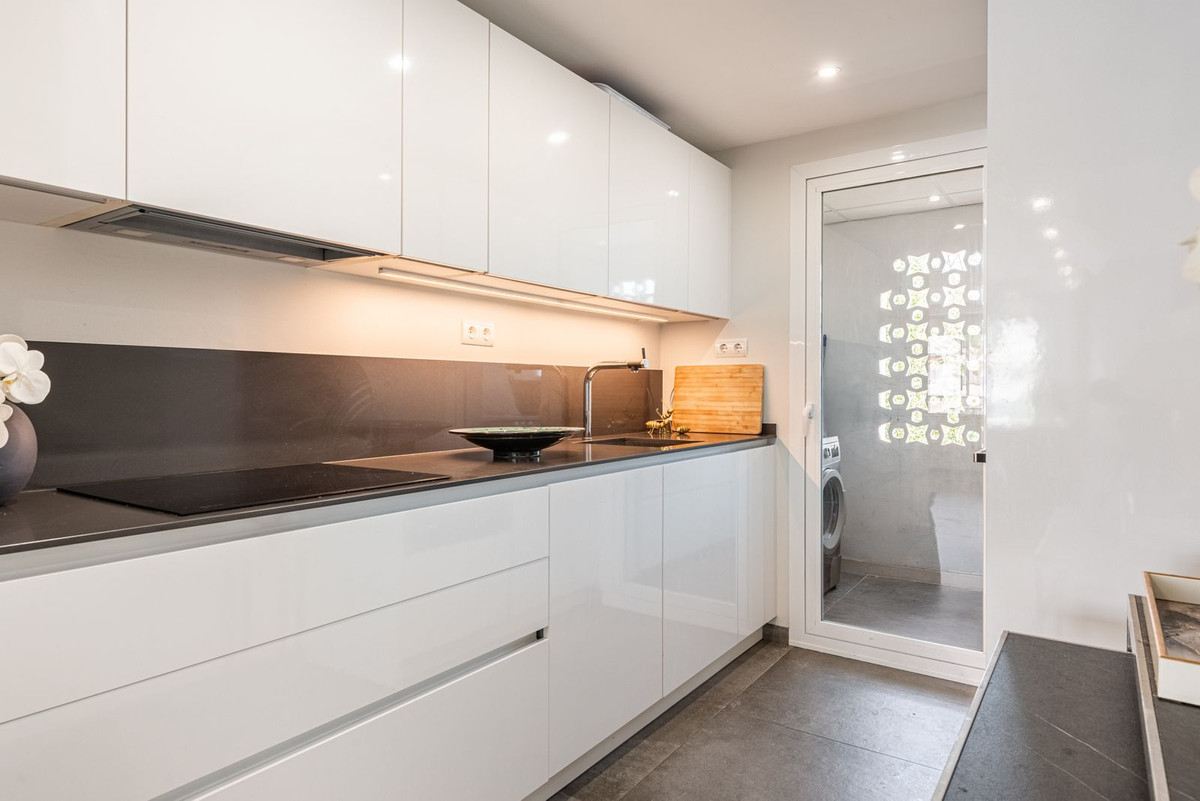 2 Bed Apartment for sale in Estepona Costa Del Sol, Málaga, Spain