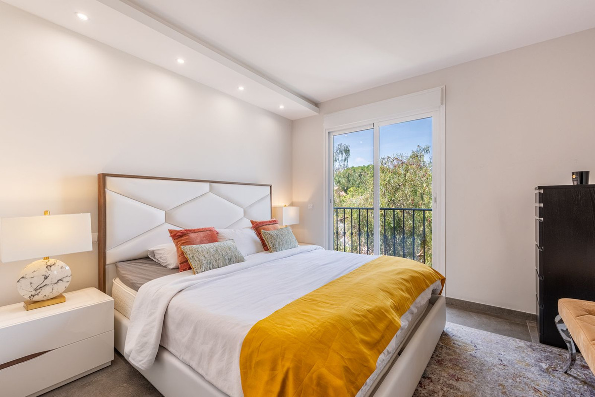 2 Bed Apartment for sale in Estepona Costa Del Sol, Málaga, Spain
