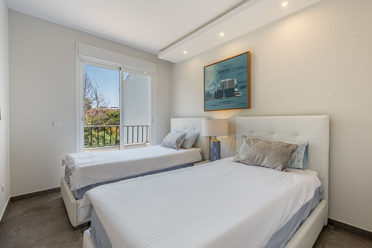 2 Bed Apartment for sale in Estepona Costa Del Sol, Málaga, Spain