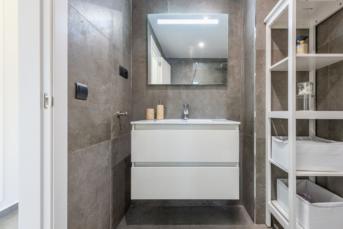 2 Bed Apartment for sale in Estepona Costa Del Sol, Málaga, Spain