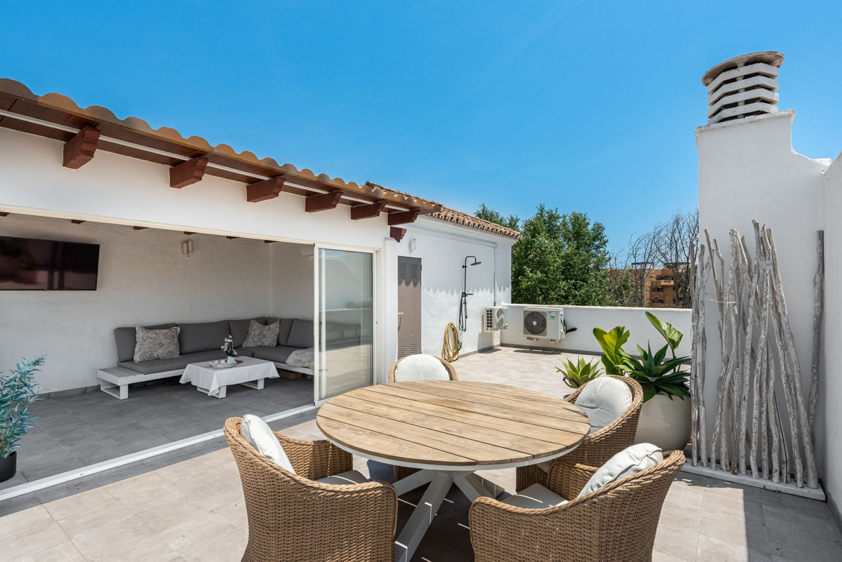 2 Bed Apartment for sale in Estepona Costa Del Sol, Málaga, Spain