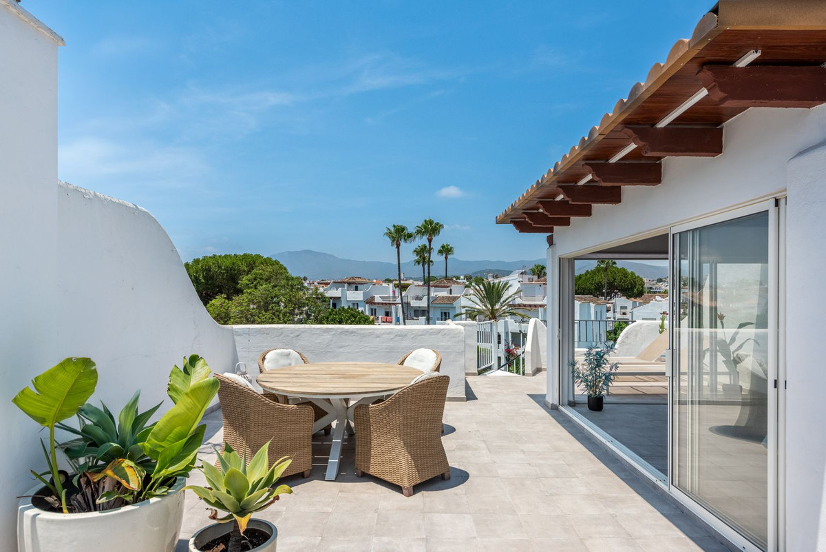 2 Bed Apartment for sale in Estepona Costa Del Sol, Málaga, Spain