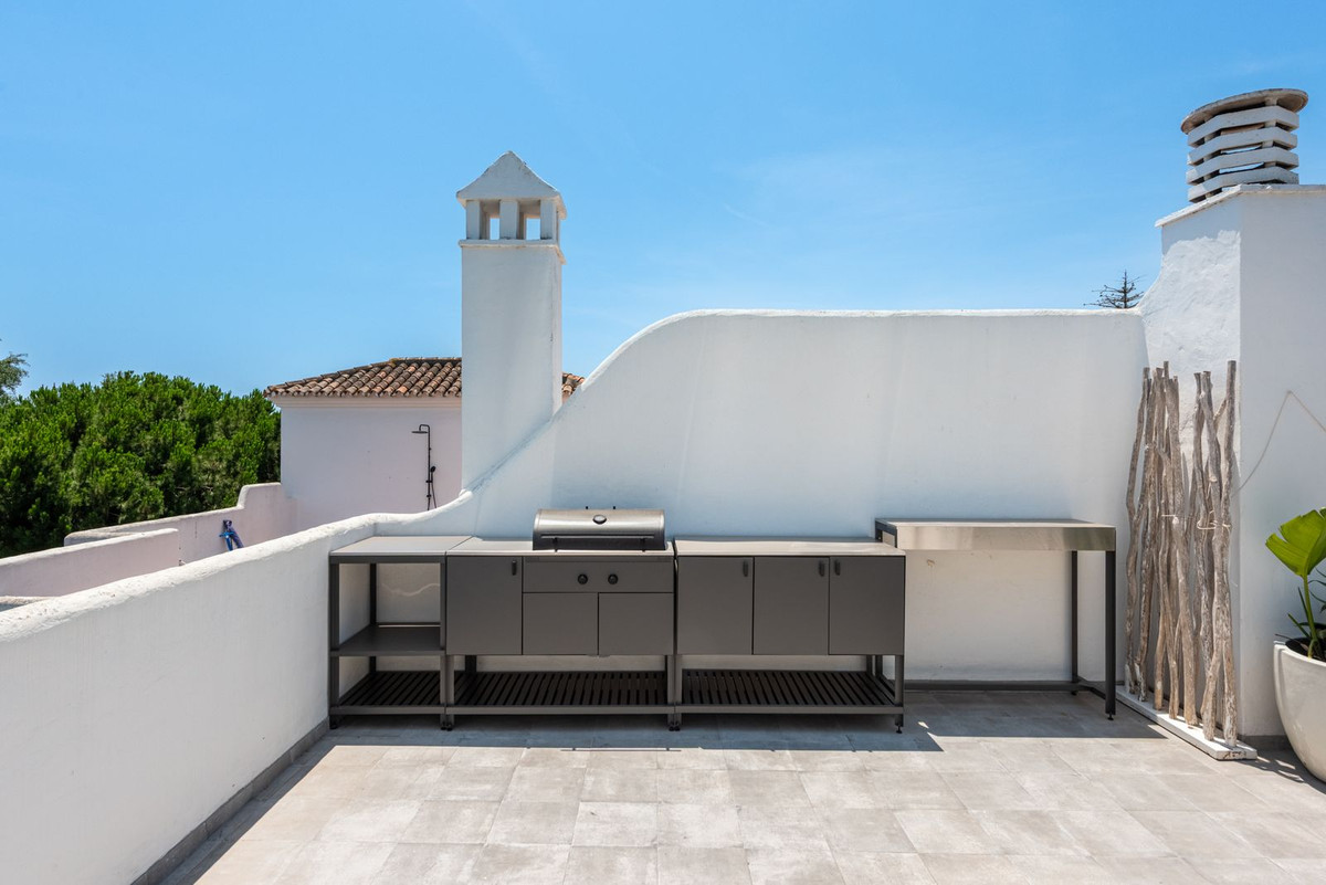 2 Bed Apartment for sale in Estepona Costa Del Sol, Málaga, Spain