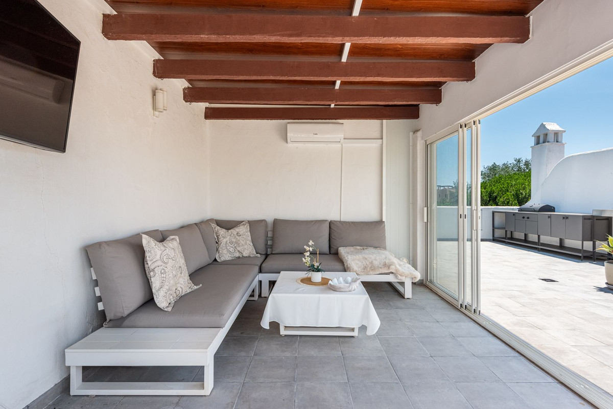 2 Bed Apartment for sale in Estepona Costa Del Sol, Málaga, Spain