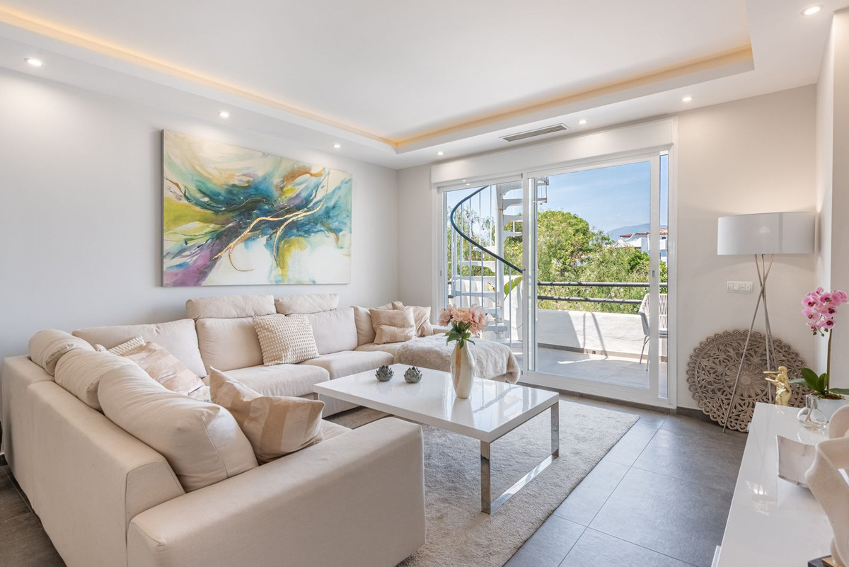 2 Bed Apartment for sale in Estepona Costa Del Sol, Málaga, Spain
