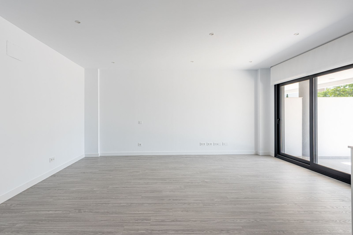 2 Bed Apartment for sale in Estepona Costa Del Sol, Málaga, Spain