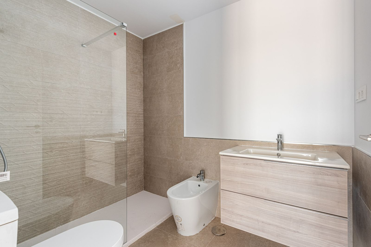 2 Bed Apartment for sale in Estepona Costa Del Sol, Málaga, Spain