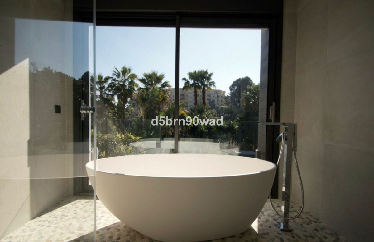 5 Bed Townhouse for sale in Marbella Costa Del Sol, Málaga, Spain