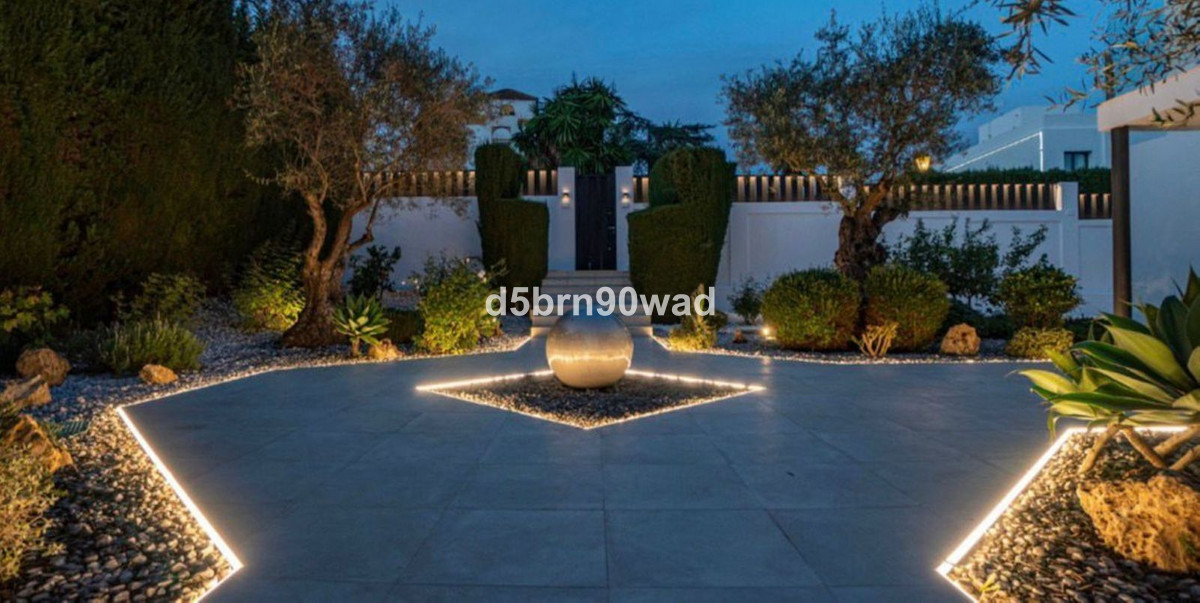 5 Bed Townhouse for sale in Marbella Costa Del Sol, Málaga, Spain