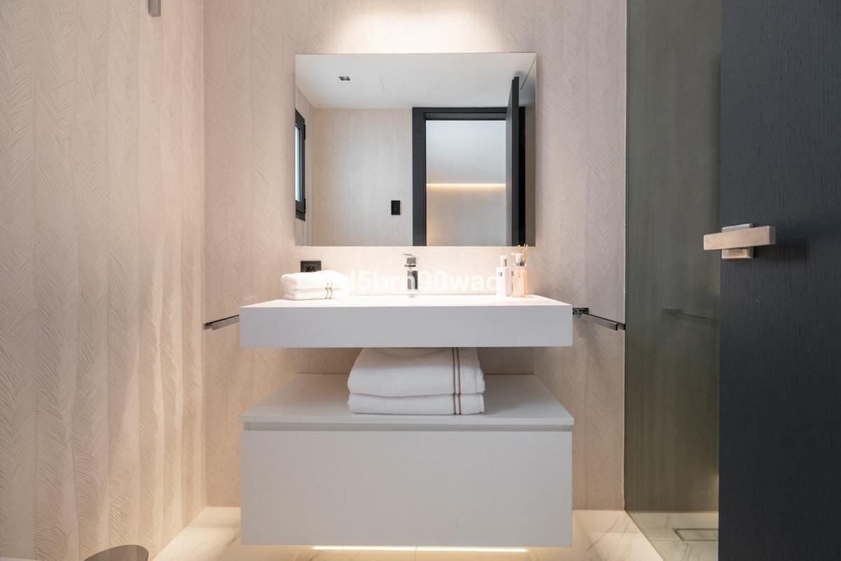 Se vende Apartamento Planta Media de 3 dormitorios en Costa Del Sol, Málaga, España