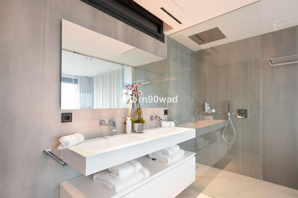 Se vende Apartamento Planta Media de 3 dormitorios en Costa Del Sol, Málaga, España