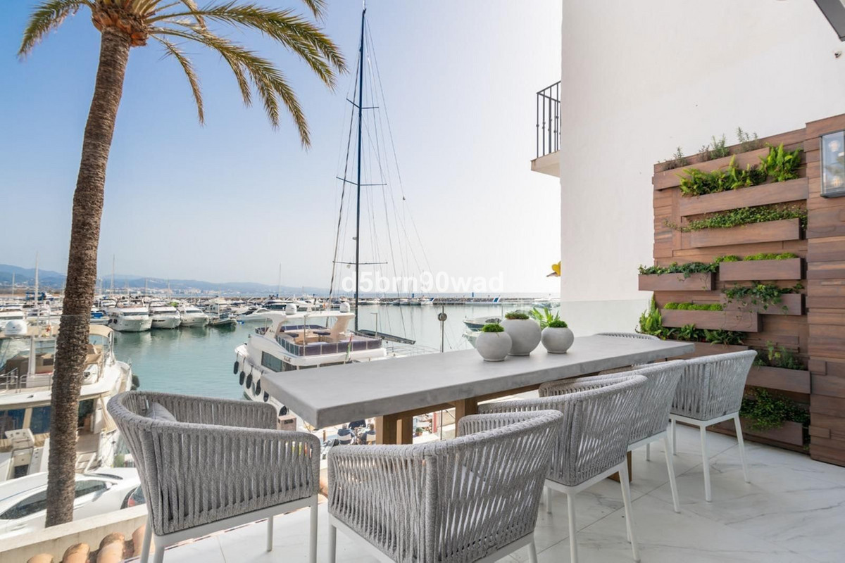 Se vende Apartamento Planta Media de 3 dormitorios en Costa Del Sol, Málaga, España