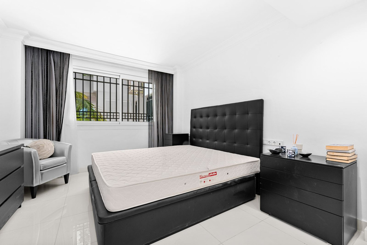 4 Bed Apartment for sale in Marbella Costa Del Sol, Málaga, Spain