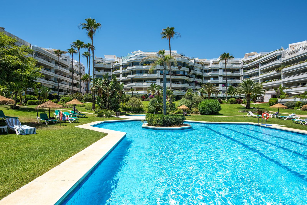 4 Bed Apartment for sale in Marbella Costa Del Sol, Málaga, Spain
