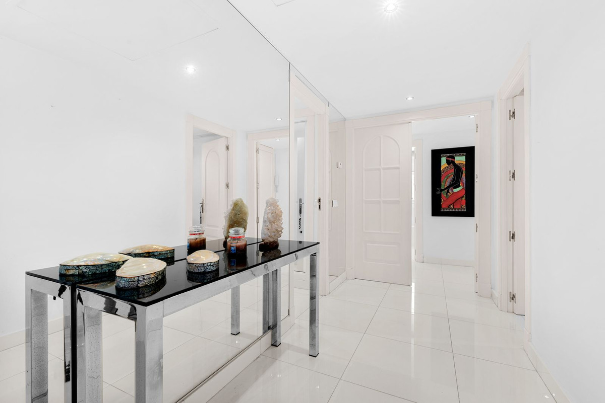 4 Bed Apartment for sale in Marbella Costa Del Sol, Málaga, Spain