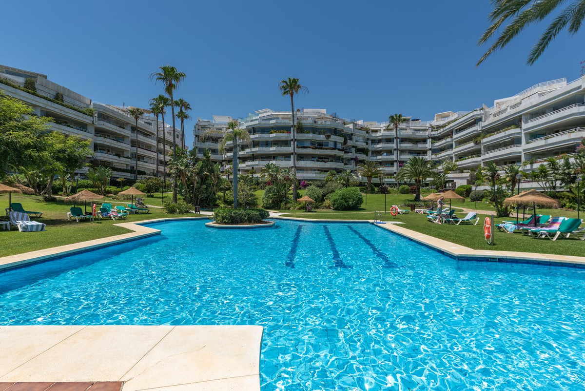 4 Bed Apartment for sale in Marbella Costa Del Sol, Málaga, Spain