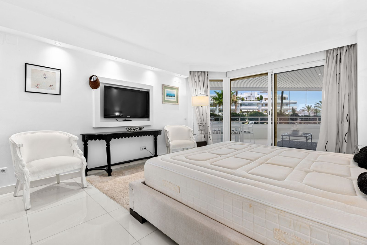 4 Bed Apartment for sale in Marbella Costa Del Sol, Málaga, Spain
