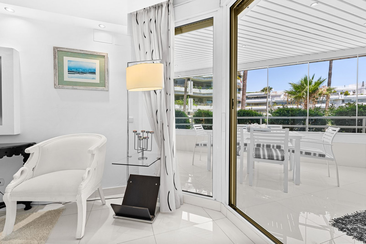 4 Bed Apartment for sale in Marbella Costa Del Sol, Málaga, Spain
