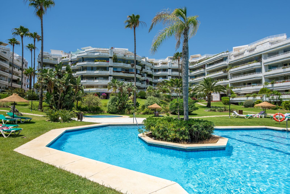 4 Bed Apartment for sale in Marbella Costa Del Sol, Málaga, Spain